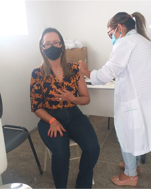 Imagem da página Dona Ana recebe a primeira dose da Vacina contra a COVID